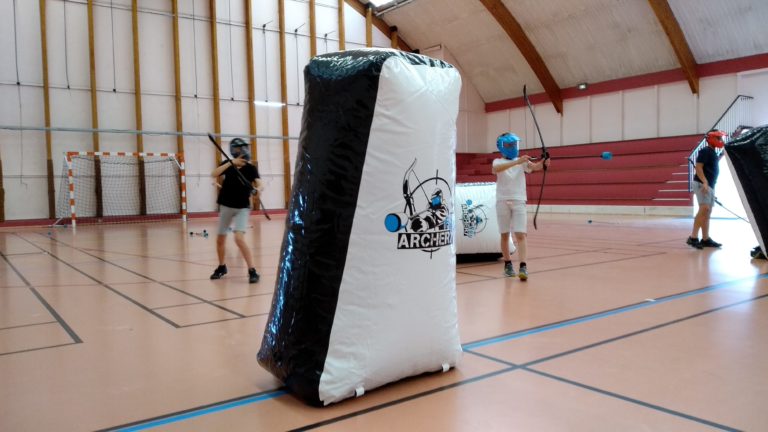 Terrain d'Archery Touch avec bunkers gonflables